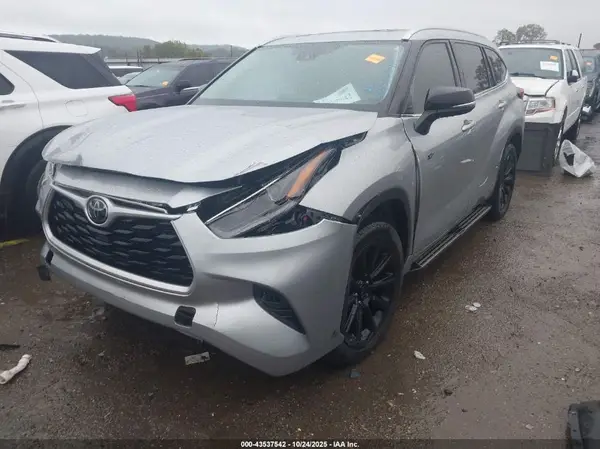 5TDGZRAH2MS522581 2021 TOYOTA HIGHLANDER - Image 2