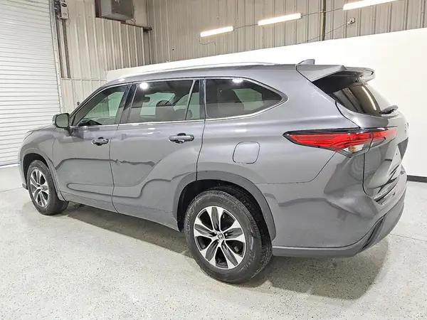 5TDGZRAH2MS525657 2021 TOYOTA HIGHLANDER - Image 2