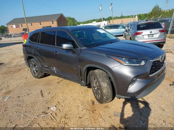 5TDGZRAH2MS527439 2021 TOYOTA HIGHLANDER - Image 1