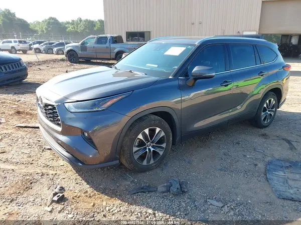 5TDGZRAH2MS527439 2021 TOYOTA HIGHLANDER - Image 2