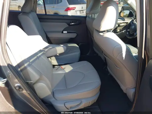 5TDGZRAH2MS527439 2021 TOYOTA HIGHLANDER - Image 8