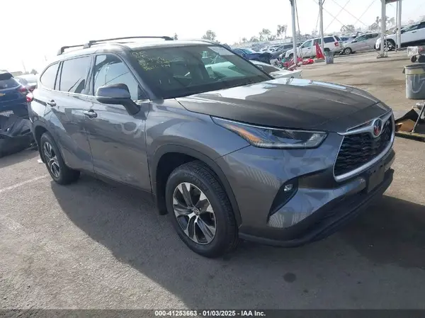 5TDGZRAH2MS530650 2021 TOYOTA HIGHLANDER - Image 1