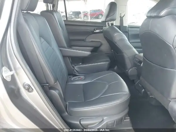 5TDGZRAH2MS530650 2021 TOYOTA HIGHLANDER - Image 8