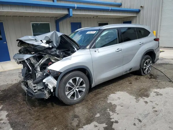 5TDGZRAH2MS535041 2021 TOYOTA HIGHLANDER - Image 1