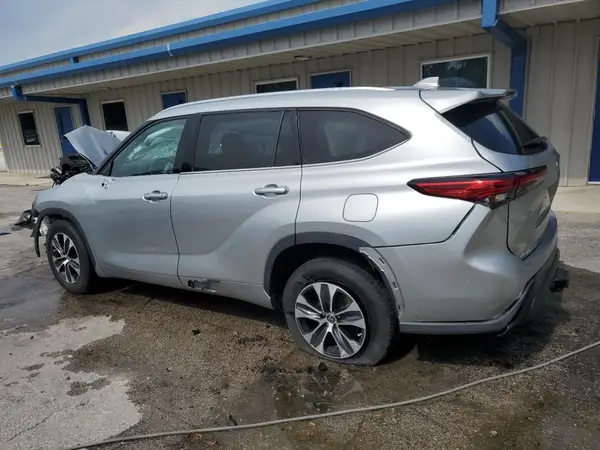 5TDGZRAH2MS535041 2021 TOYOTA HIGHLANDER - Image 2