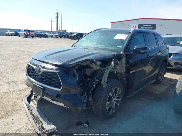5TDGZRAH2MS536691 2021 TOYOTA HIGHLANDER - Image 2
