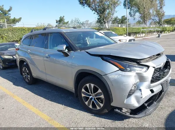 5TDGZRAH2NS090348 2022 TOYOTA HIGHLANDER - Image 1