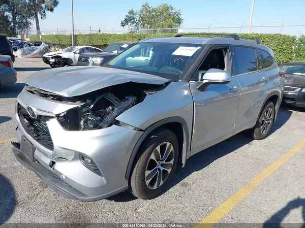 5TDGZRAH2NS090348 2022 TOYOTA HIGHLANDER - Image 2