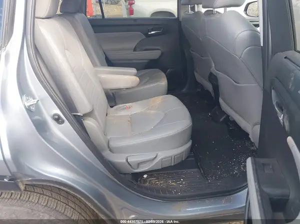 5TDGZRAH2NS092326 2022 TOYOTA HIGHLANDER - Image 8