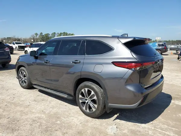 5TDGZRAH2NS097543 2022 TOYOTA HIGHLANDER - Image 2