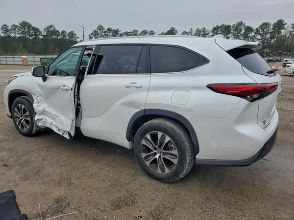 5TDGZRAH2NS117239 2022 TOYOTA HIGHLANDER - Image 2