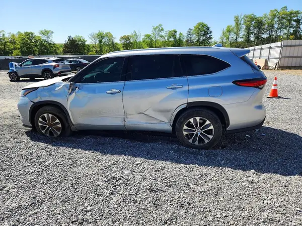 5TDGZRAH2NS126197 2022 TOYOTA HIGHLANDER - Image 2
