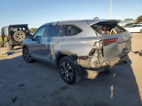 5TDGZRAH2NS128497 2022 TOYOTA HIGHLANDER - Image 2