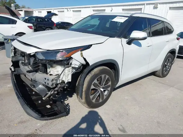 5TDGZRAH2NS129214 2022 TOYOTA HIGHLANDER - Image 2