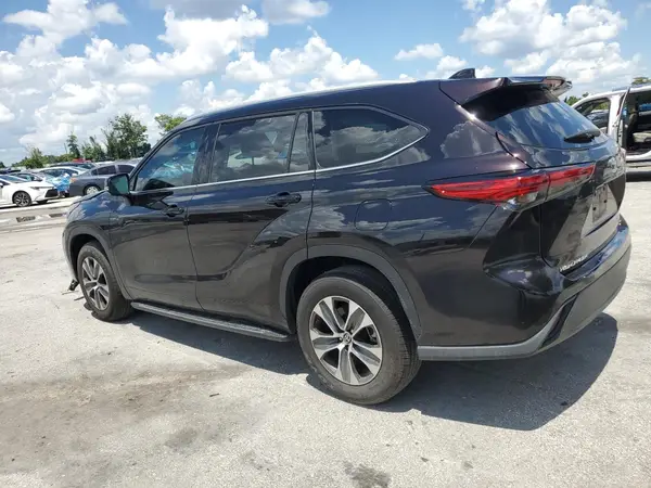 5TDGZRAH2NS134512 2022 TOYOTA HIGHLANDER - Image 2