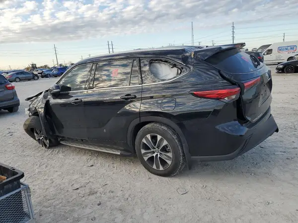 5TDGZRAH2NS141248 2022 TOYOTA HIGHLANDER - Image 2
