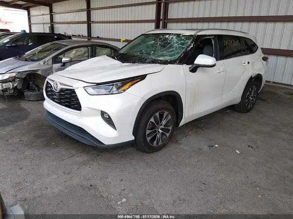 5TDGZRAH2NS142478 2022 TOYOTA HIGHLANDER - Image 2