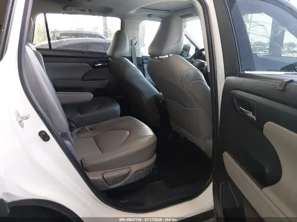 5TDGZRAH2NS142478 2022 TOYOTA HIGHLANDER - Image 8