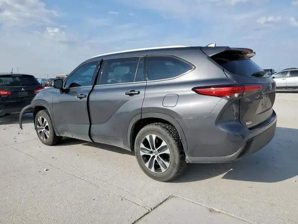 5TDGZRAH2NS538247 2022 TOYOTA HIGHLANDER - Image 2