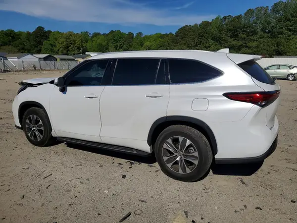 5TDGZRAH2NS539737 2022 TOYOTA HIGHLANDER - Image 2