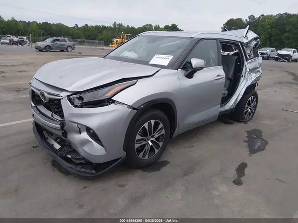 5TDGZRAH2NS541844 2022 TOYOTA HIGHLANDER - Image 2