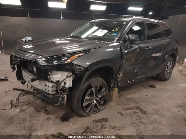 5TDGZRAH2NS544100 2022 TOYOTA HIGHLANDER - Image 2