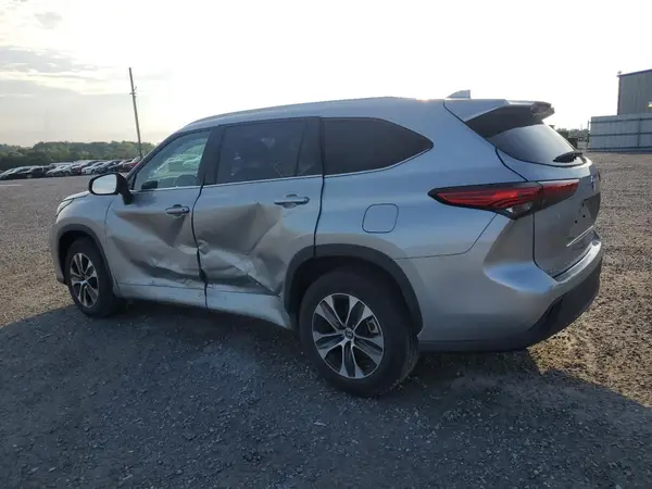 5TDGZRAH2NS544663 2022 TOYOTA HIGHLANDER - Image 2