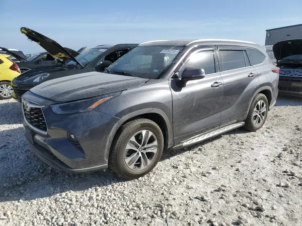 5TDGZRAH2NS546672 2022 TOYOTA HIGHLANDER - Image 1