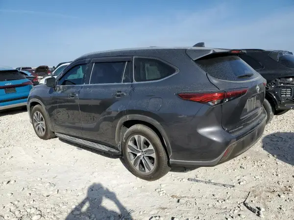 5TDGZRAH2NS546672 2022 TOYOTA HIGHLANDER - Image 2
