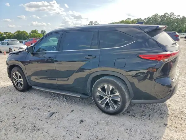 5TDGZRAH2NS549152 2022 TOYOTA HIGHLANDER - Image 2