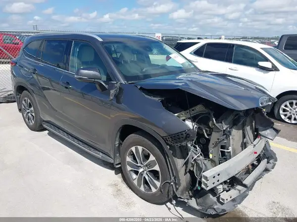 5TDGZRAH2NS552455 2022 TOYOTA HIGHLANDER - Image 1