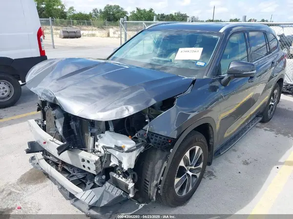 5TDGZRAH2NS552455 2022 TOYOTA HIGHLANDER - Image 2
