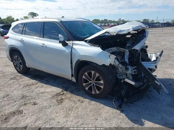 5TDGZRAH2NS552570 2022 TOYOTA HIGHLANDER - Image 1
