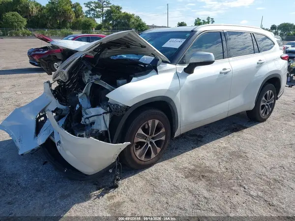 5TDGZRAH2NS552570 2022 TOYOTA HIGHLANDER - Image 2