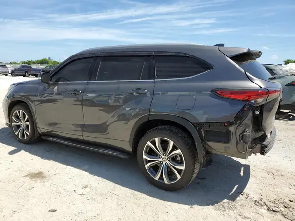 5TDGZRAH2NS552732 2022 TOYOTA HIGHLANDER - Image 2