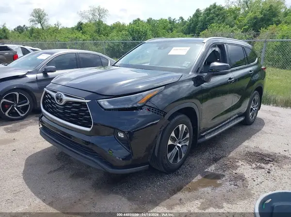 5TDGZRAH2NS552908 2022 TOYOTA HIGHLANDER - Image 2