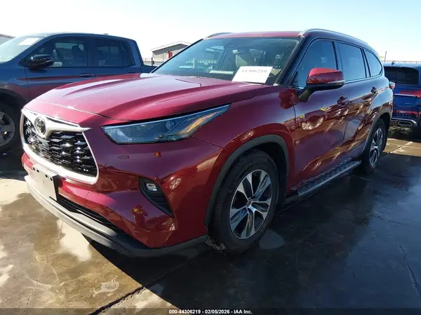 5TDGZRAH2NS558742 2022 TOYOTA HIGHLANDER - Image 2