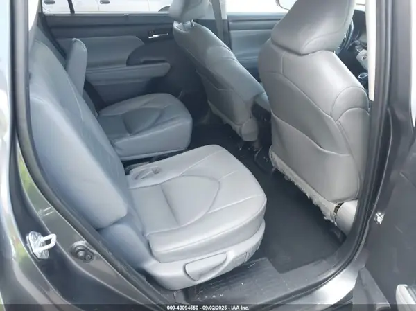 5TDGZRAH2NS559325 2022 TOYOTA HIGHLANDER - Image 8