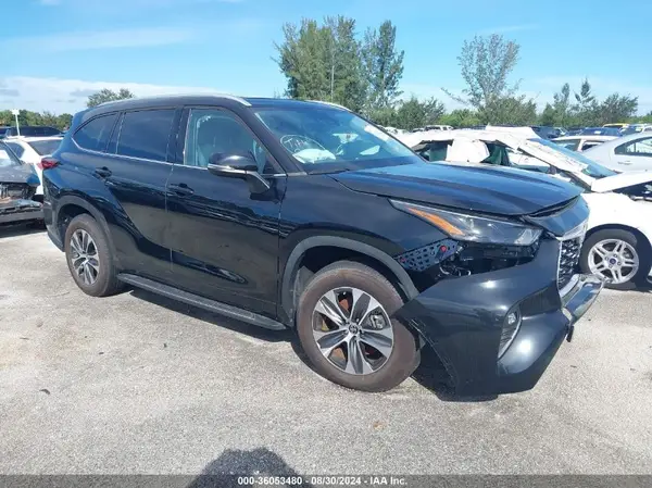 5TDGZRAH2NS560099 2022 TOYOTA HIGHLANDER - Image 1