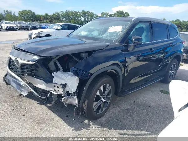 5TDGZRAH2NS560099 2022 TOYOTA HIGHLANDER - Image 2