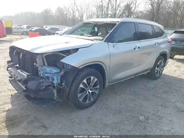 5TDGZRAH3LS011671 2020 TOYOTA HIGHLANDER - Image 2