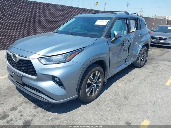 5TDGZRAH3LS015560 2020 TOYOTA HIGHLANDER - Image 2
