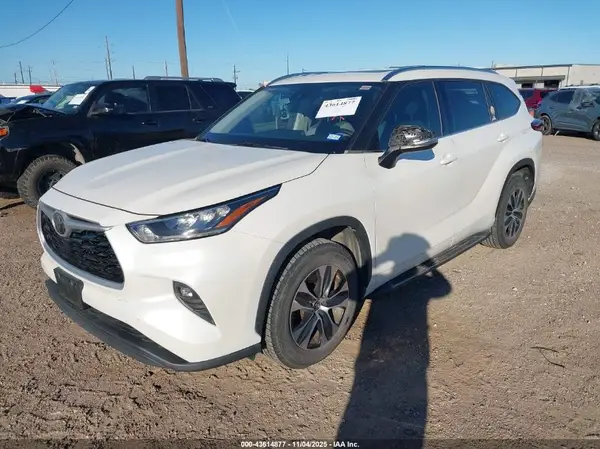 5TDGZRAH3LS502547 2020 TOYOTA HIGHLANDER - Image 2