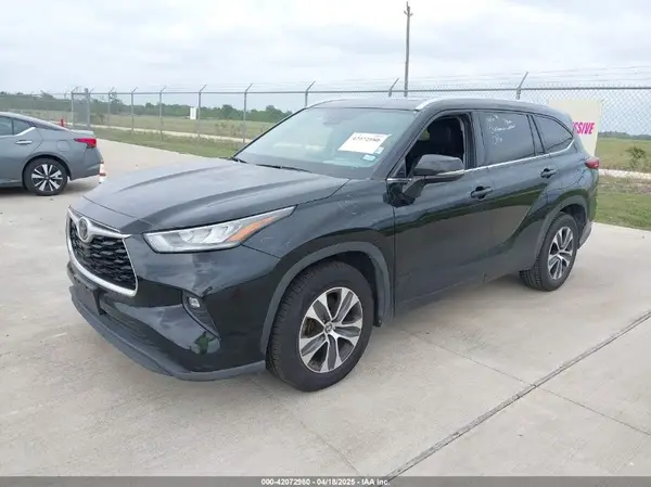 5TDGZRAH3LS504430 2020 TOYOTA HIGHLANDER - Image 2