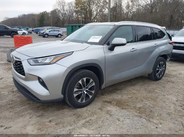 5TDGZRAH3LS505786 2020 TOYOTA HIGHLANDER - Image 2