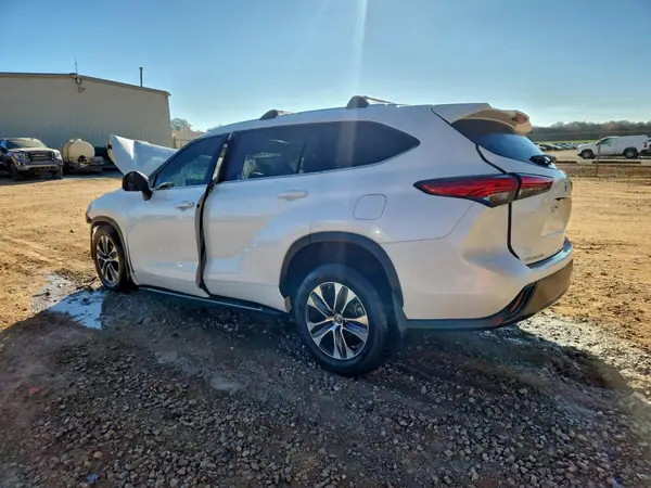 5TDGZRAH3LS506338 2020 TOYOTA HIGHLANDER - Image 2