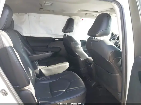 5TDGZRAH3MS047829 2021 TOYOTA HIGHLANDER - Image 8