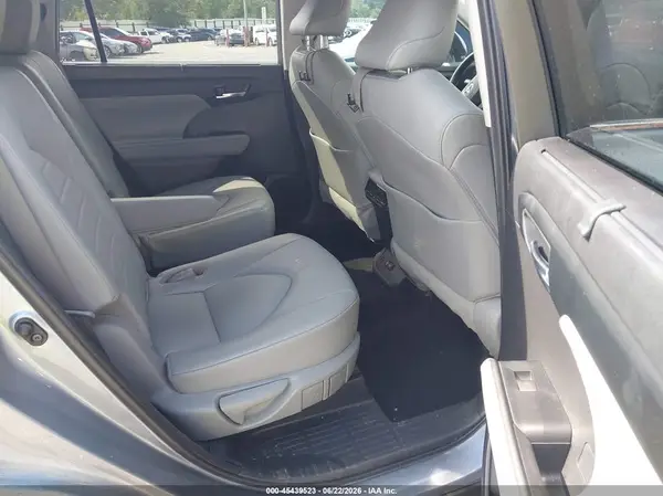 5TDGZRAH3MS051024 2021 TOYOTA HIGHLANDER - Image 8