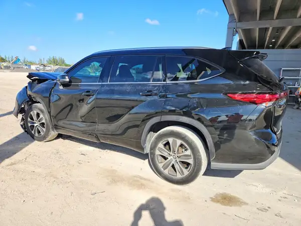 5TDGZRAH3MS054716 2021 TOYOTA HIGHLANDER - Image 2