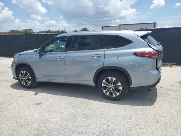 5TDGZRAH3MS060046 2021 TOYOTA HIGHLANDER - Image 2